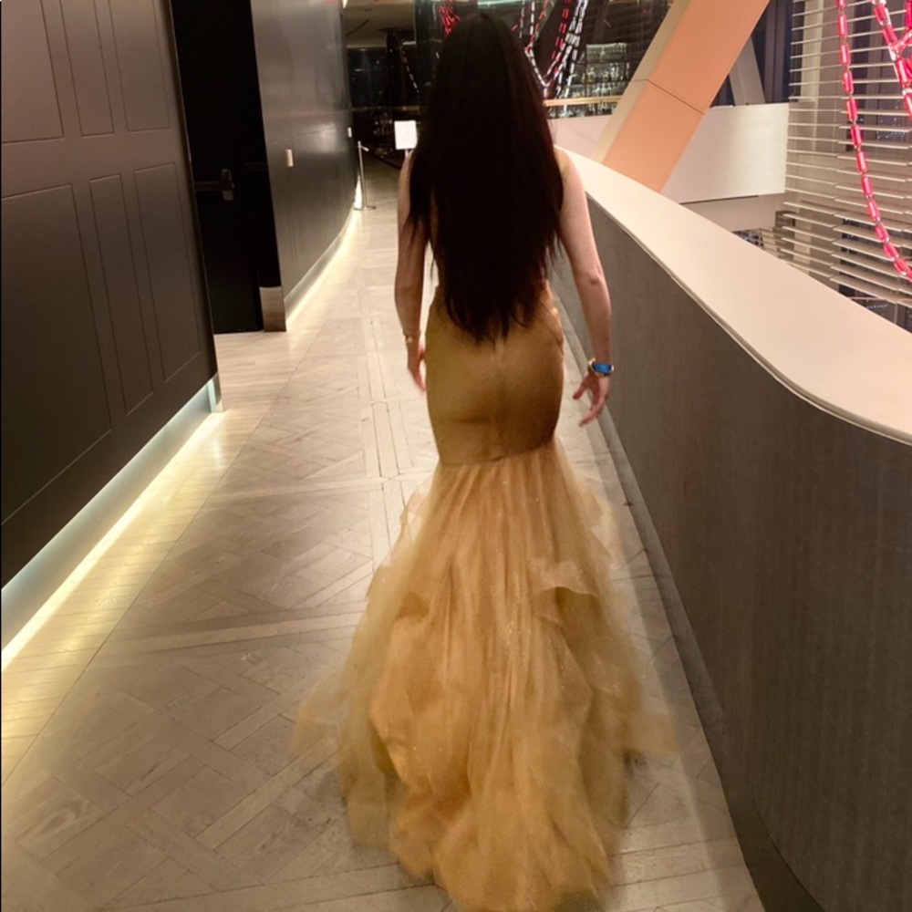 Sleeveless V-Neck Glittered Skirt Trumpet Dress
